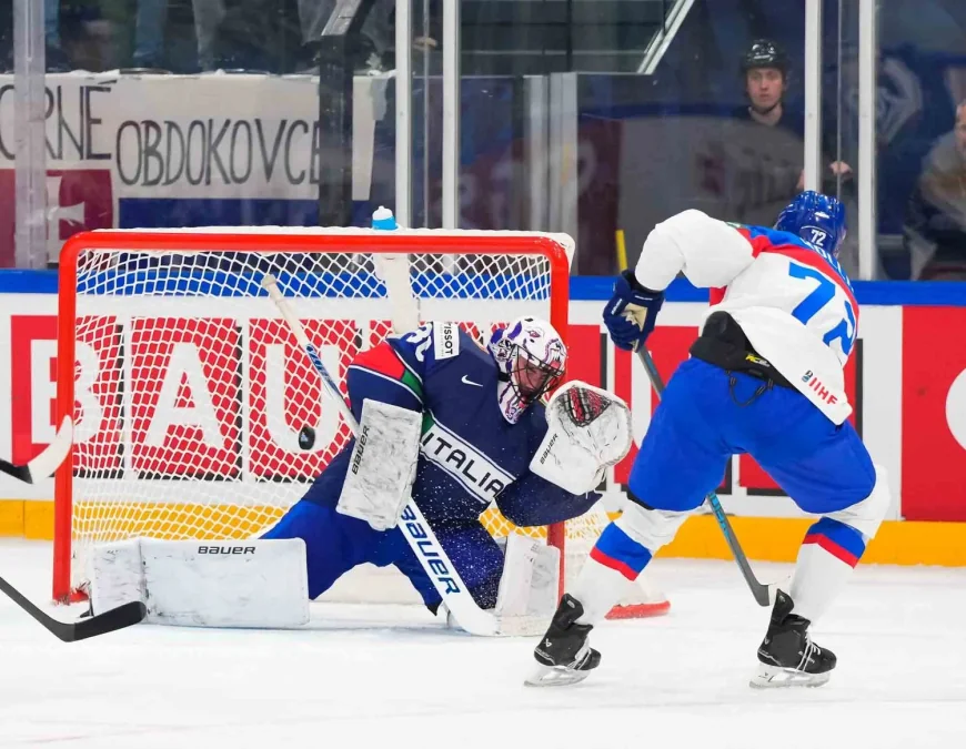 Jacob Smith Debuts for Italy at Championnat Du Monde Hockey