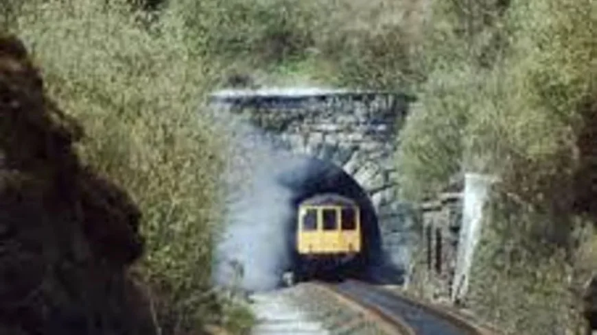 Network Rail closes Sough Tunnel Damage Rail Closure after wall damage