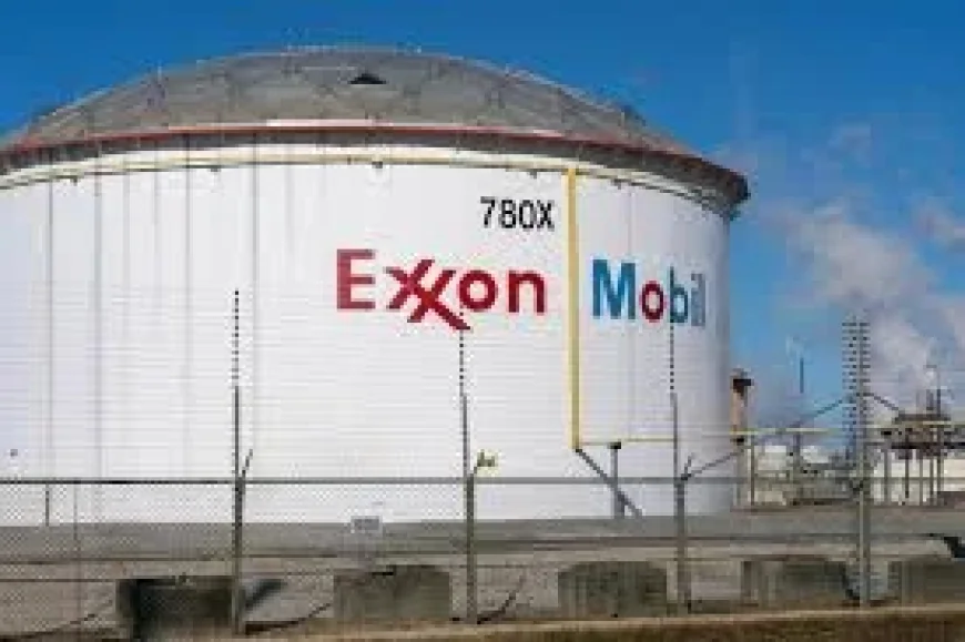 Exxonmobil Buy at $160.49, Chevron Hold at $196.12
