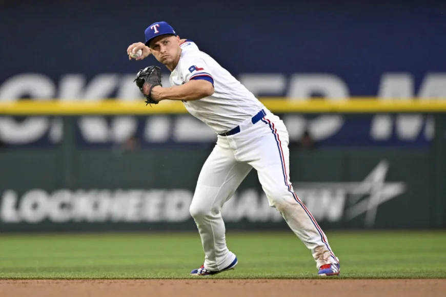 Josh Smith Rangers Send Corey Seager to Back Specialist