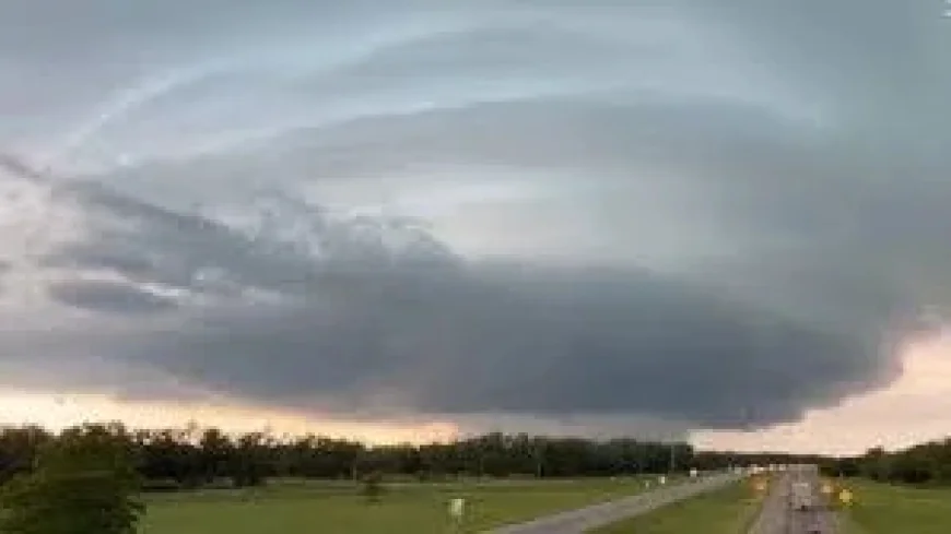 Forecasters issue tornado emergency in Kansas, Missouri — Tornado Tracker Live