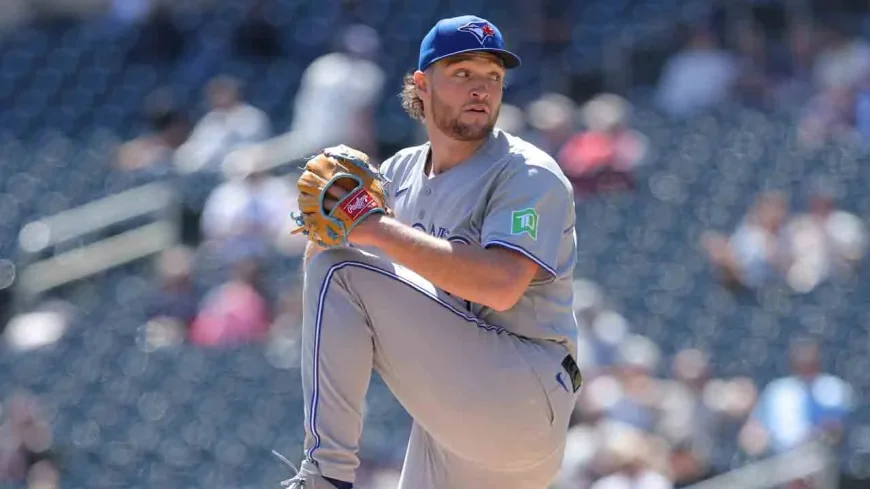 Blue Jays Lose 7-6 at Yankee Stadium After 5-3 Lead