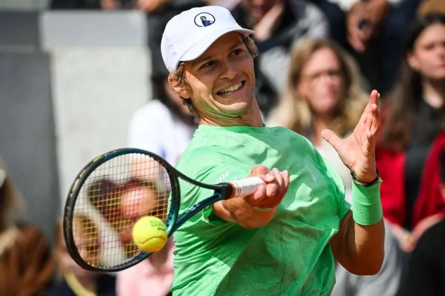 August Holmgren Wins 6-3, 6-3 and Stays One Match From Roland Garros