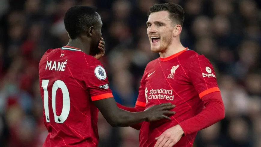 Klopp Stops Sadio Mane Andy Robertson Argument at Halftime