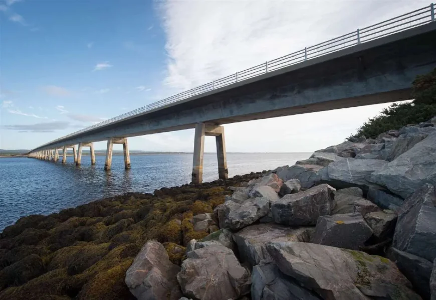 Traffic Scotland closes Kessock Bridge in both directions