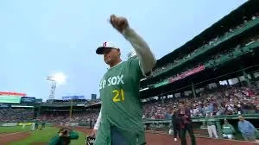 Boston Honors Roger Clemens With 7,500 Bobbleheads Friday