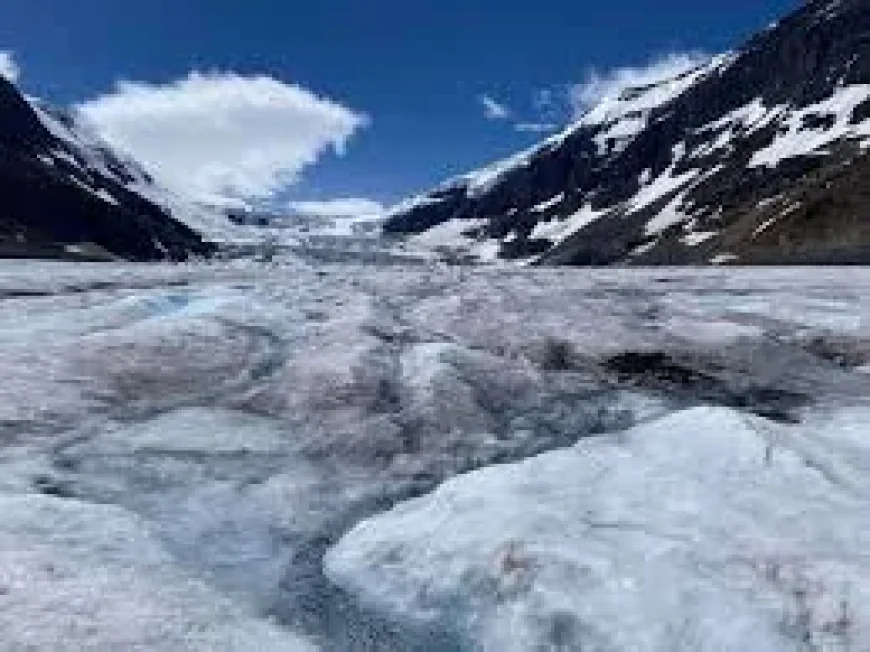 RCMP says 38-year-old dies after Jasper crevasse fall