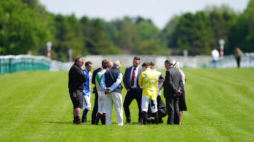Dan Cooper halts Haydock Races Today after track hole found