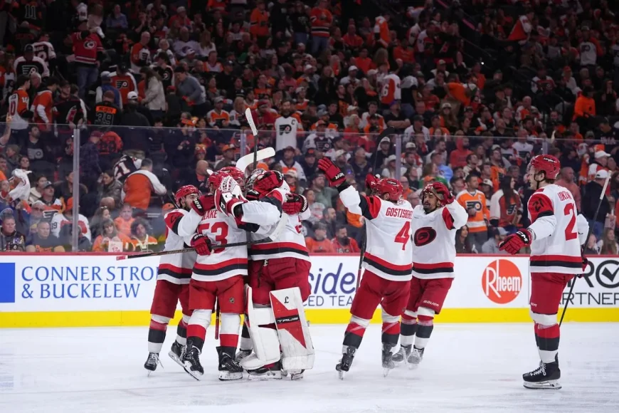Eric Robinson tips Hurricanes to 1-0 Game 2 lead