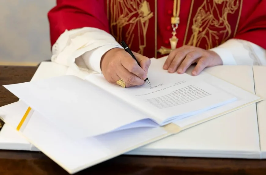 Pope Leo XIV Publishes Magnifica Humanitas on AI and Human Dignity