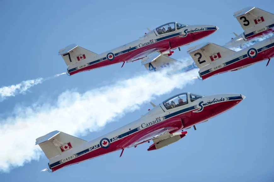 Snowbirds Montreal Fly Over Bell Centre at 6:15 p.m.