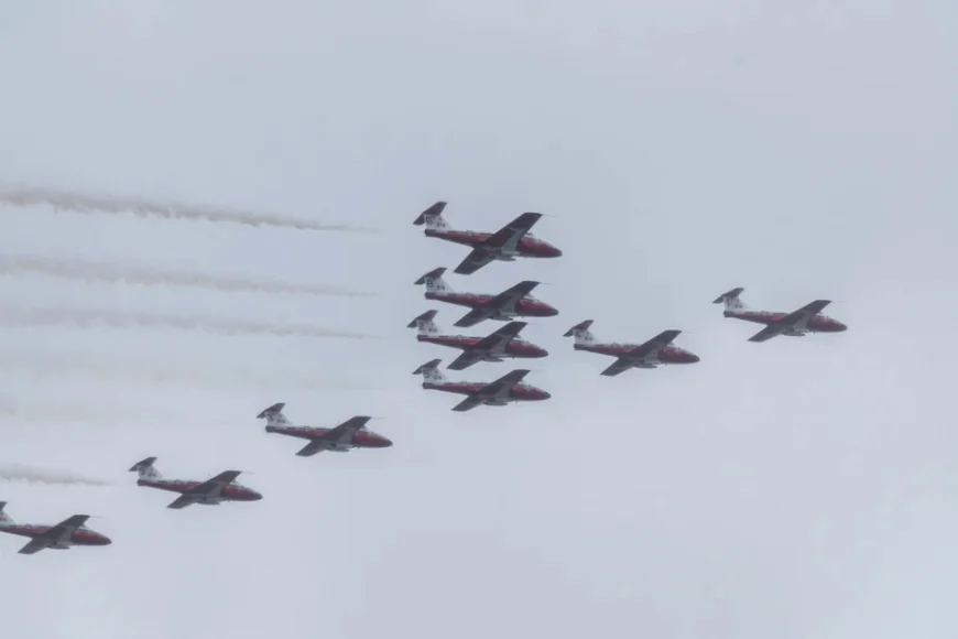 Gilles Savoie voit les Snowbirds à Charlo pour une 8e et ultime fois — Qui A Porter Le Flambeau Ce Soir