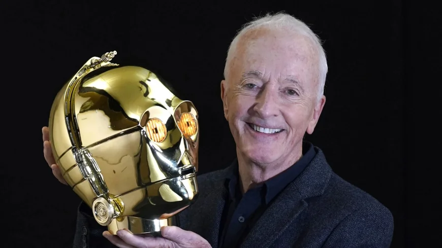 Anthony Daniels Voices Star Wars Droid in The Mandalorian and Grogu