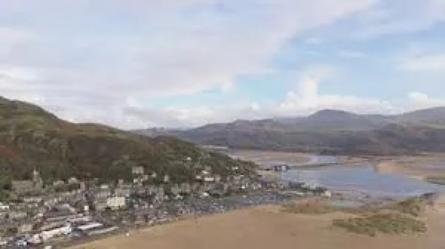 Chris Bell launches murder probe after Barmouth beach death