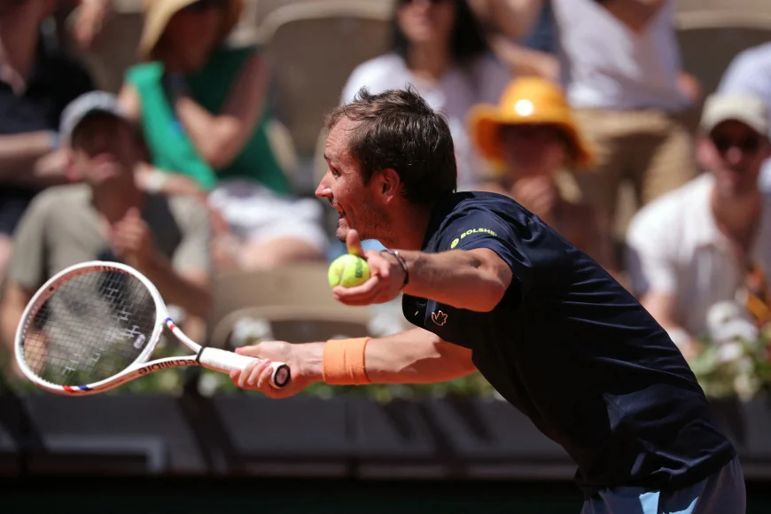 Sinner Opens 6-1 at Roland Garros Tennis Against Tabur
