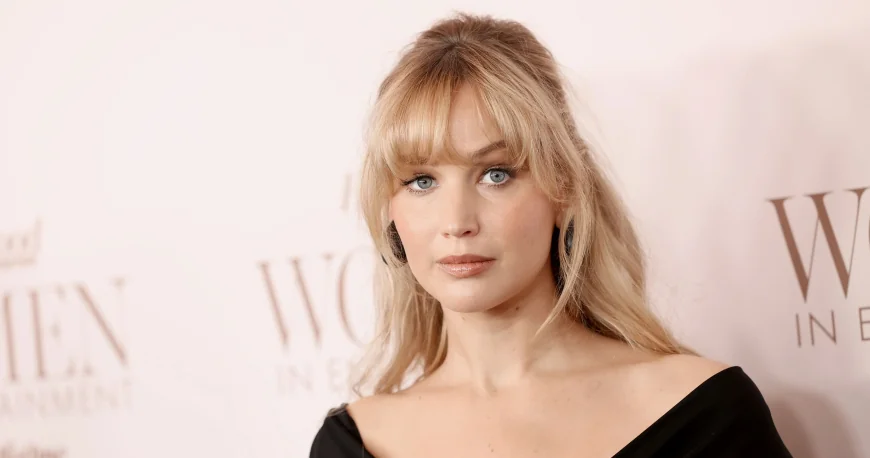 Jennifer Lawrence Puts a $20 Striped Shirt in Focus