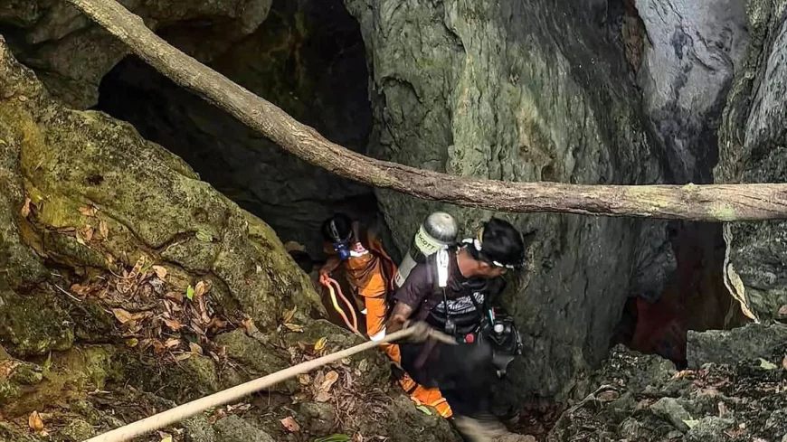 Five found alive in Laos Grotte search, two still missing
