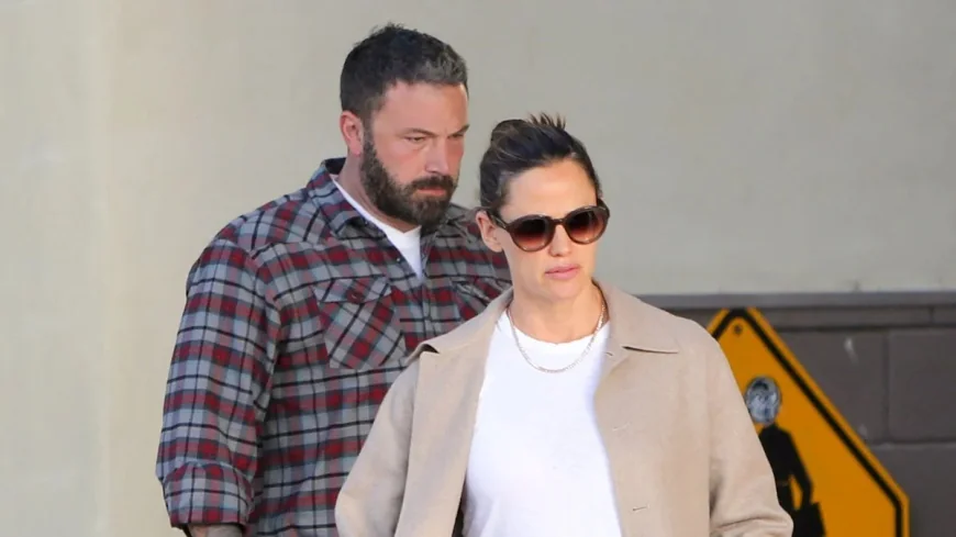 Jennifer Garner rushes Violet Affleck to ER on crutches