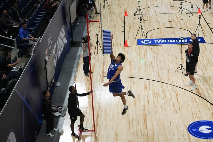 Koa Peat Decision Looms as Tommy Lloyd Juggles Big 12 Meetings