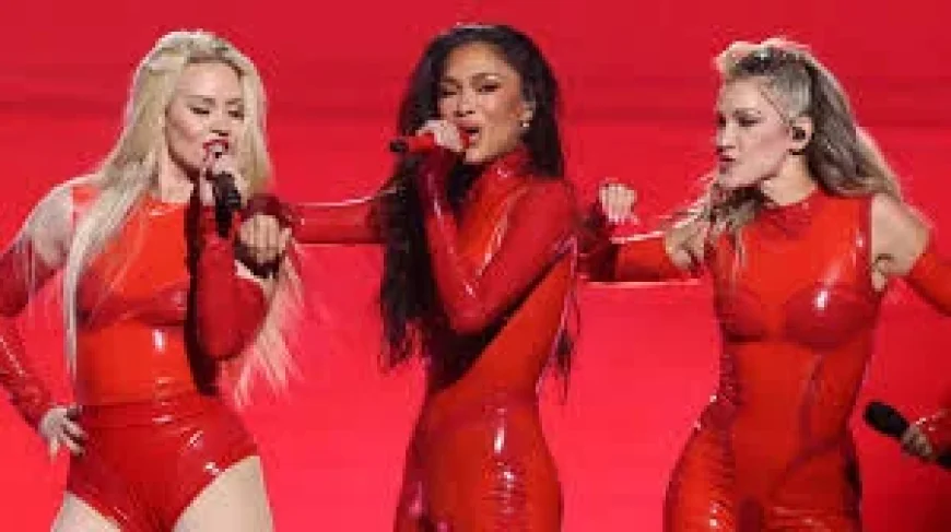 Ashley Roberts Leads Pussycat Dolls AMAs Medley After 20 Years