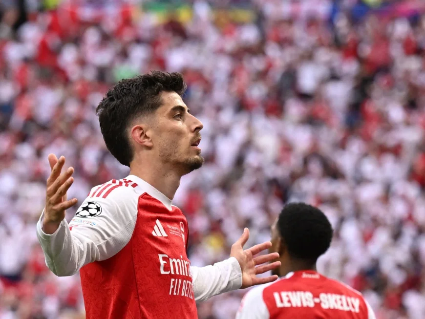 Doue Rockets Shot Over Arsenal in Champions League Final