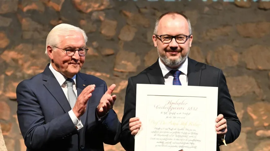 Steinmeier warnt in Neustadt vor autoritären Tendenzen
