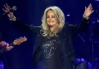Bonnie Tyler Wakes From Coma After Surgery in Portugal