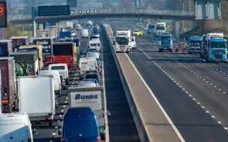 M6 closed after lorry overturns near Rugby — Sun News