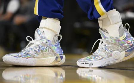 Stephen Curry Seals 10-Year Li Ning Shoe Deal