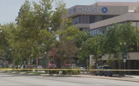 Bakersfield police negotiate hostage situation at Chase Bank, close downtown streets