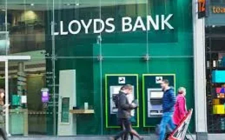 West Byfleet Loses Last Branch as Lloyds Bank Closes Two Sites