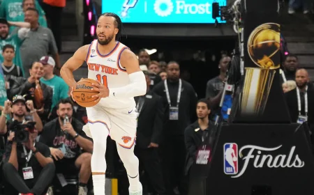 Jalen Brunson Injury: Knicks Guard Exits Game 1 With Knee Issue