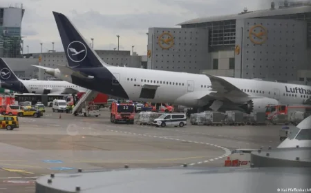Lufthansa Boeing 787 Dreamliner Nose Gear Collapse Injures Staff in Frankfurt