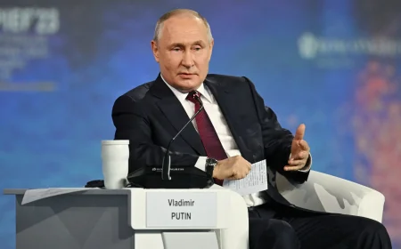 Steven Seagal Draws Attention at St Petersburg Forum
