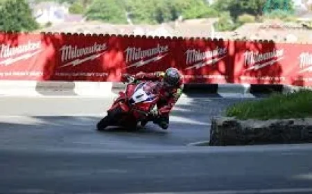 Senior TT Red Flag Stops Lap Two Action — Iom Tt Red Flag