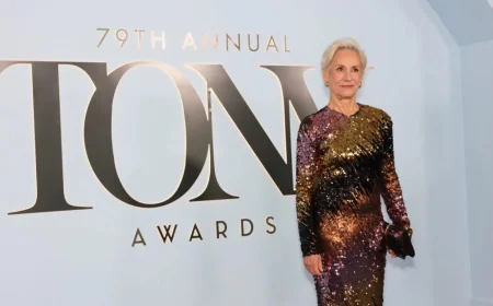 Laurie Metcalf Wins Third Tony for Death Of A Salesman Broadway