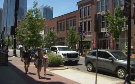 Bailey Zimmerman Draws Crowds Into CMA Fest Heat in Nashville