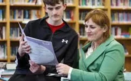 Cullen poem appears on son’s paper — Bbc Ni News