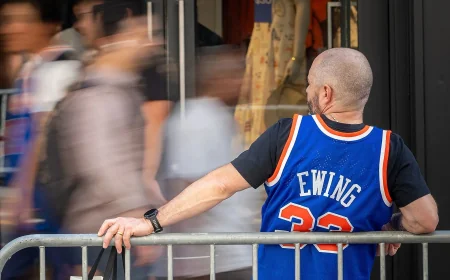 Kevin Weighs Finals Tickets as Ny Nicks Reach the NBA Finals