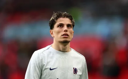 Alejandro Garnacho Told to Leave Chelsea as £40m Clause Looms