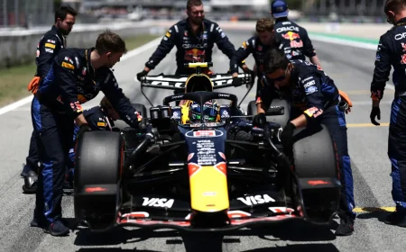 Russell Takes Pole Ahead of Hamilton at Barcelona-Catalunya F1 Live