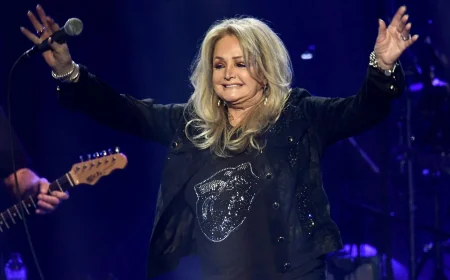 Bonnie Tyler Wakes From Coma After Surgery in Portugal