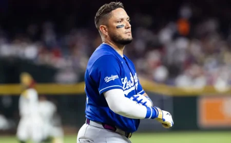 Miguel Rojas Exits in Seventh Inning During Dodgers' 7-1 Win