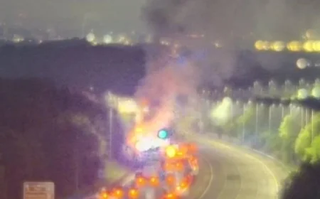 M25 Traffic blocked both ways after lorry fire at J27 and J26