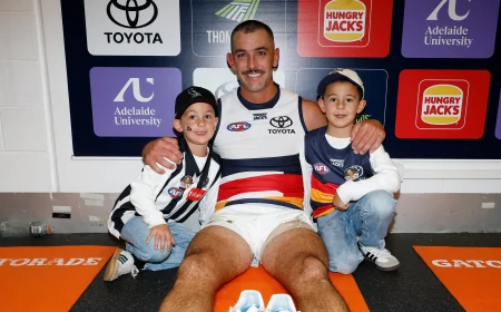 Taylor Walker available for Adelaide after one-match suspension