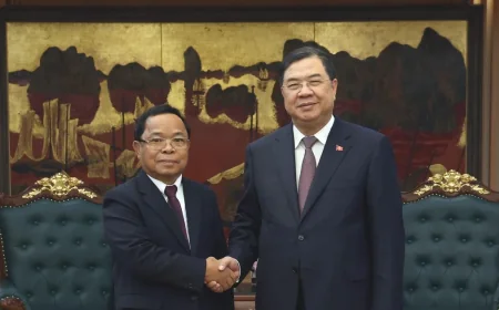 Hoàng Thanh Tùng hội đàm Khăm-phăn Phôm-ma-thắt tại Hà Nội về Vietnam