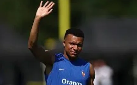 Mike Maignan Starts as France Face Senegal in Group I