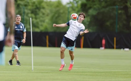 Julian Alvarez trains normally before Argentina's World Cup debut