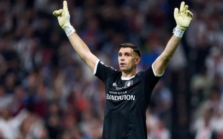 Dino Zoff Backs Emi Martinez for Juventus Move
