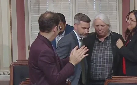 Gabriel Nadeau Dubois quits Assembly after 10 years in politics